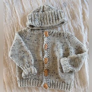Handmade Knit Cardigan w/ Teddy Bear Buttons – 18–24M Neutral Speckled Sweater